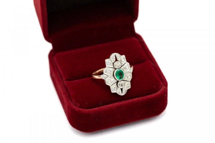 Bague 54 Bague ancienne en or jaune, argent, diamants et émeraude 58 Facettes 9897