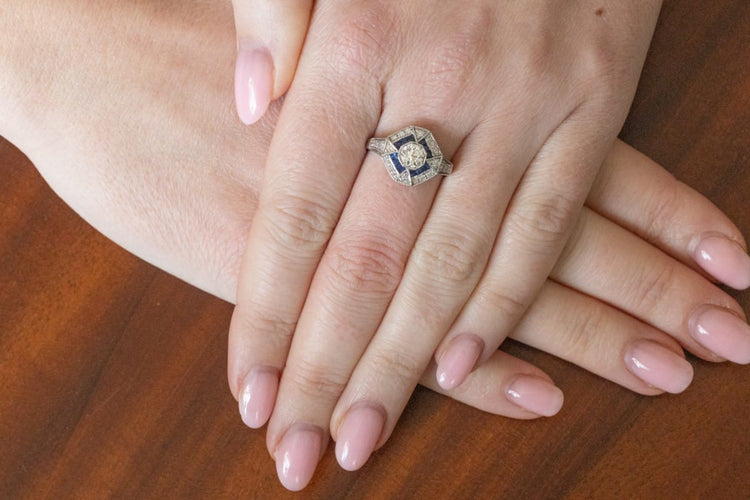 Bague 53 Bague Art déco en or blanc 14 carats avec diamants et saphirs 58 Facettes 10488