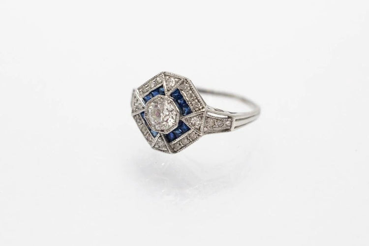 Bague 53 Bague Art déco en or blanc 14 carats avec diamants et saphirs 58 Facettes 10488