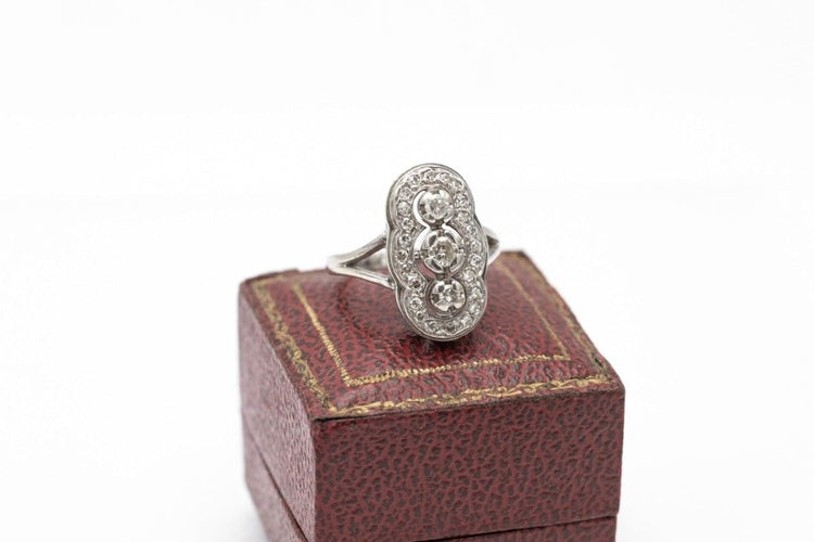 Bague 61 Bague Art déco en or blanc et diamants 58 Facettes 10663