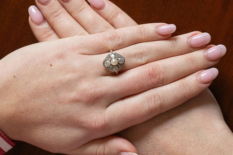 Bague 50 Bague en or jaune, platine, diamants et perle de culture 58 Facettes 11020