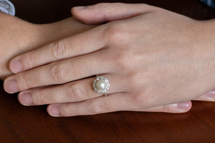 Bague 54 Bague en platine 950 ornée d’une perle et de diamants (1,00 ct) 58 Facettes 11328