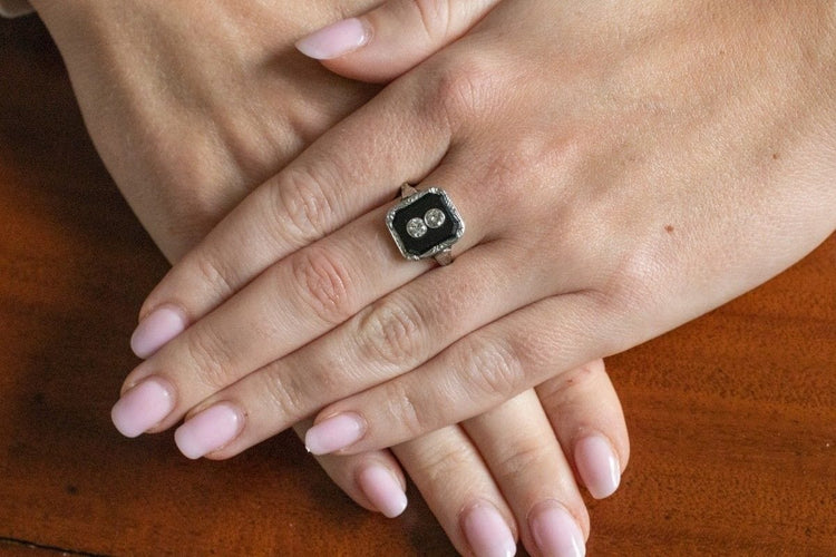 Bague 56 Art déco - Bague en or jaune et blanc, onyx et diamants 58 Facettes 11496