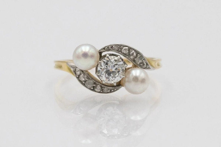 Bague 57 Bague vintage en or jaune et platine, diamants et perles 58 Facettes 11575