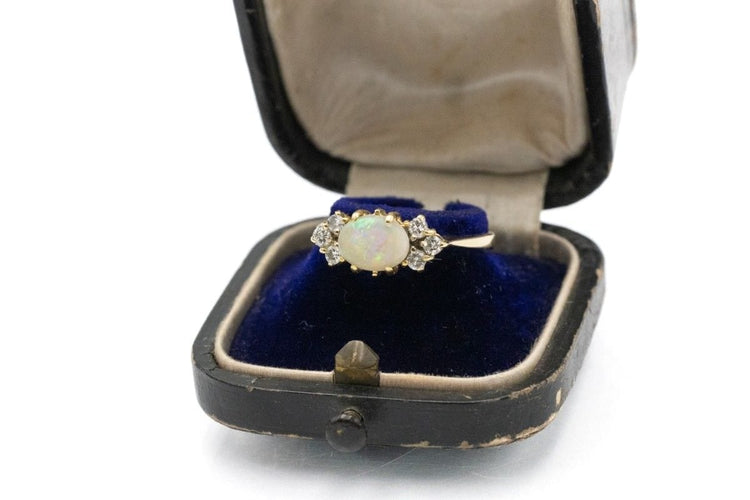 Bague 56 Bague vintage en or jaune avec opale et diamants 58 Facettes 11577