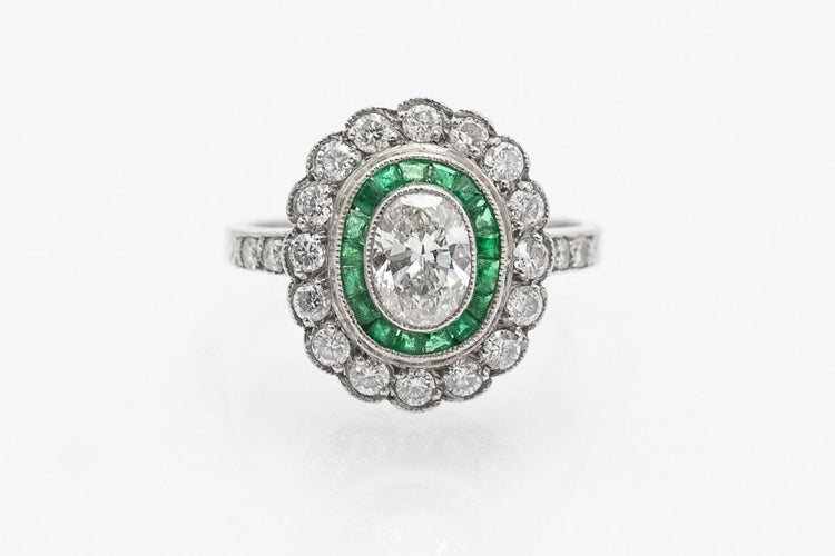 Bague 52 Bague en platine avec diamants et émeraudes 58 Facettes 11080
