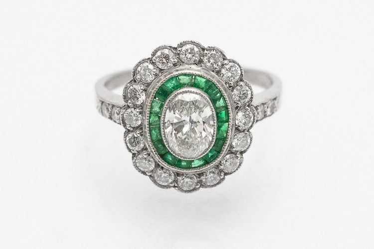 Bague 52 Bague en platine avec diamants et émeraudes 58 Facettes 11080