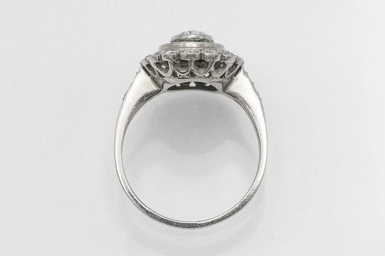 Bague 52 Bague en platine avec diamants et émeraudes 58 Facettes 11080