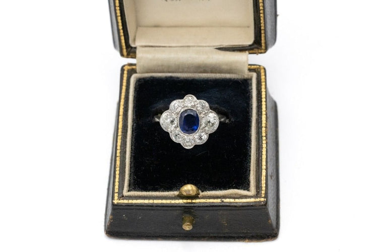 Bague Bague ancienne ovale en or blanc 18 carats, saphir et diamants 58 Facettes 11482