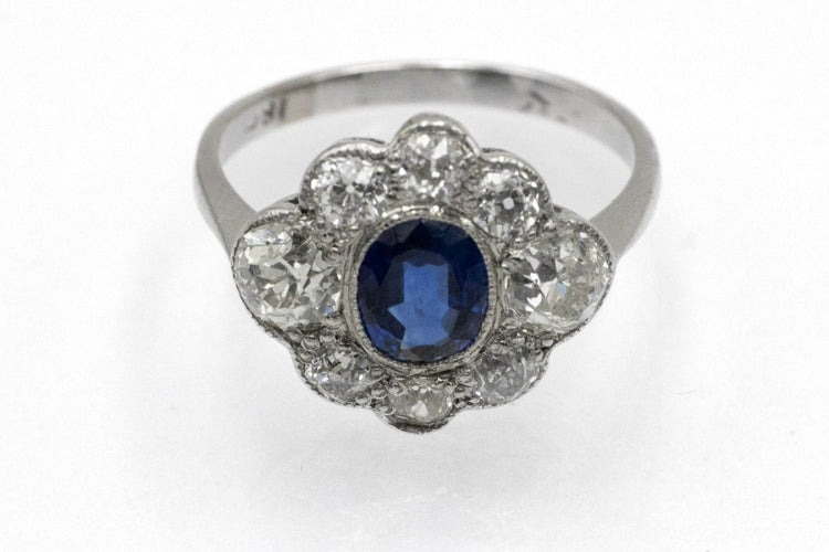 Bague Bague ancienne ovale en or blanc 18 carats, saphir et diamants 58 Facettes 11482