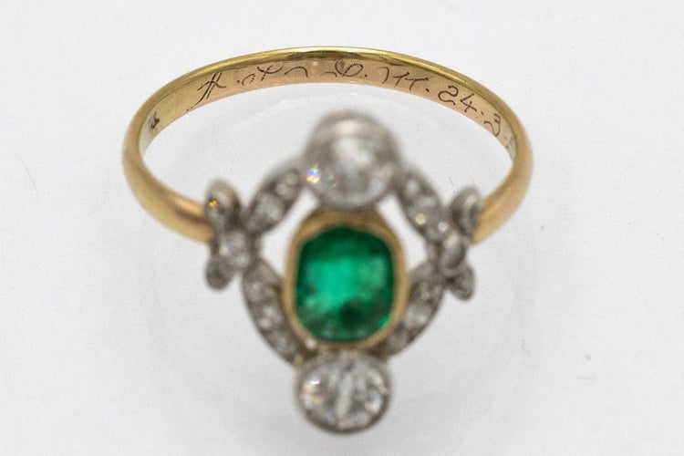 Bague 56 Bague ancienne émeraude et diamants en or jaune 18 carats et platine 58 Facettes 9987