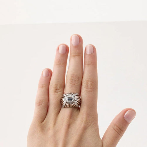 Bague 55 Bague en platine 950 sertie d’un diamant taille émeraude 1,52 ct 58 Facettes
