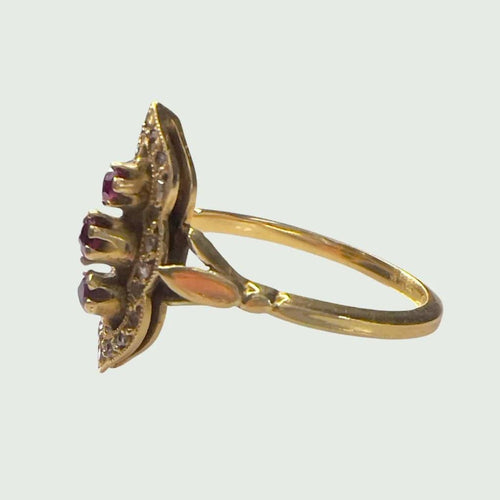Bague 54 Bague début XXe siècle en or 18 carats avec diamants et rubis 58 Facettes Q991A