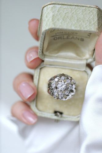 Bague 55 Bague cocktail - Bague fleur en or blanc et platine, diamants 58 Facettes