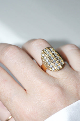 Bague 54 Bague ovale en or jaune 18 kt et diamants 58 Facettes