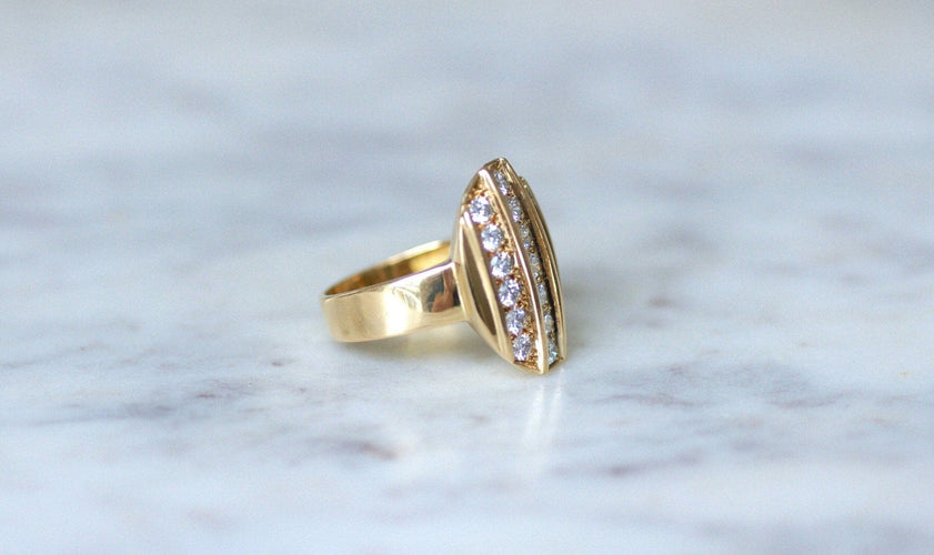 Bague 54 Bague ovale en or jaune 18 kt et diamants 58 Facettes