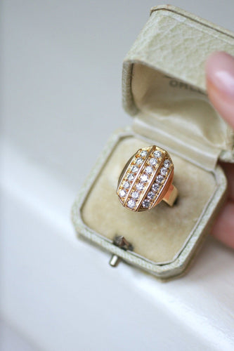 Bague 54 Bague ovale en or jaune 18 kt et diamants 58 Facettes