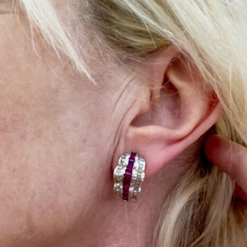 Boucles d'oreilles Boucles d’oreilles - Design contemporain en or 18 carats avec diamants et rubis 58 Facettes Q250B