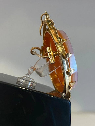 Pendentif Broche pendentif camée en agate en or 18 ct et perles fines 58 Facettes AB40