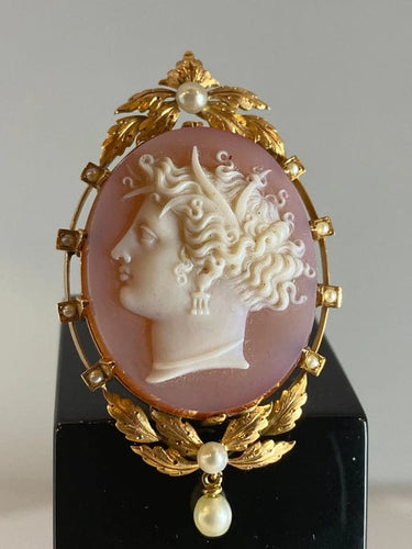 Pendentif Broche pendentif camée en agate en or 18 ct et perles fines 58 Facettes AB40
