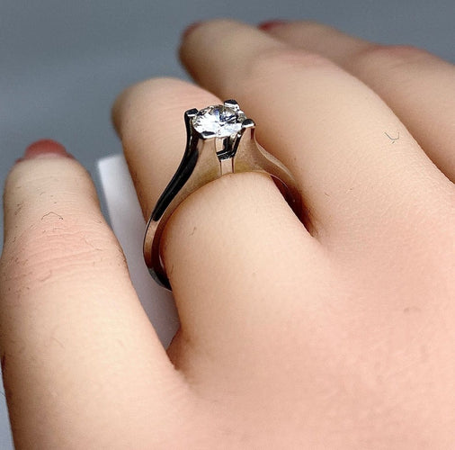 Bague 52 Bague en or 18 carats et diamant taille brillant 58 Facettes AB183