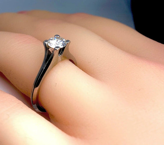 Bague 52 Bague en or 18 carats et diamant taille brillant 58 Facettes AB183