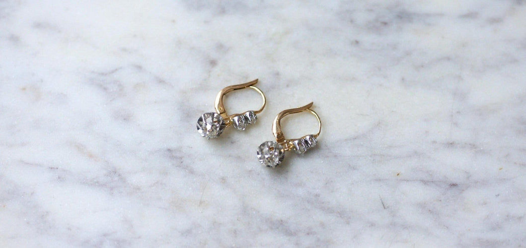 Boucles d'oreilles Art Déco - Boucles d'oreilles dormeuses en or jaune et platine diamants 58 Facettes