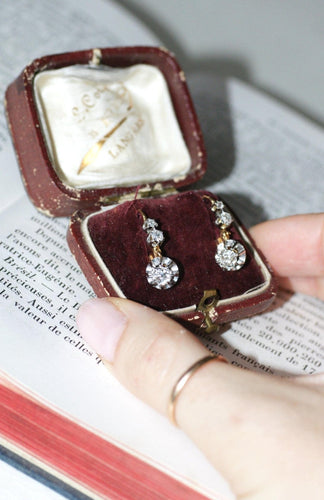 Boucles d'oreilles Art Déco - Boucles d'oreilles dormeuses en or jaune et platine diamants 58 Facettes