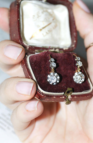 Boucles d'oreilles Art Déco - Boucles d'oreilles dormeuses en or jaune et platine diamants 58 Facettes