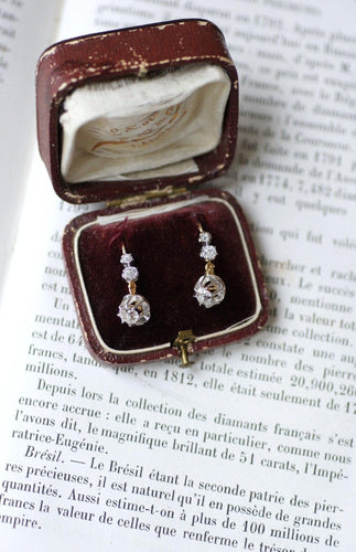 Boucles d'oreilles Art Déco - Boucles d'oreilles dormeuses en or jaune et platine diamants 58 Facettes