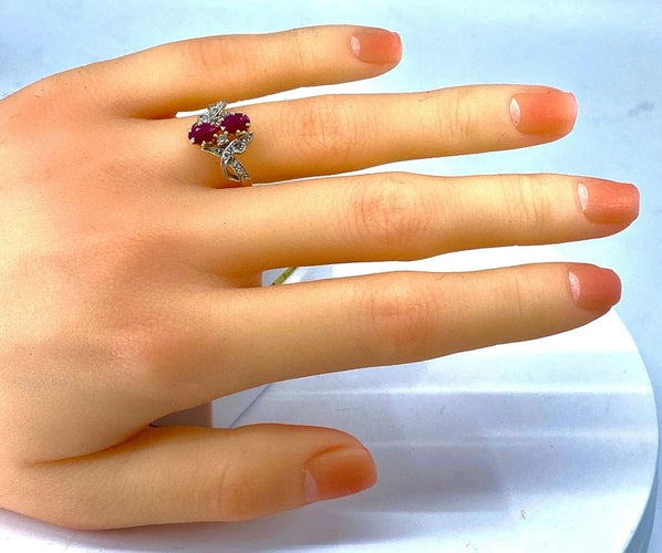 Bague 51 Bague en or jaune 18 carats et platine avec rubis et diamants 58 Facettes AB313