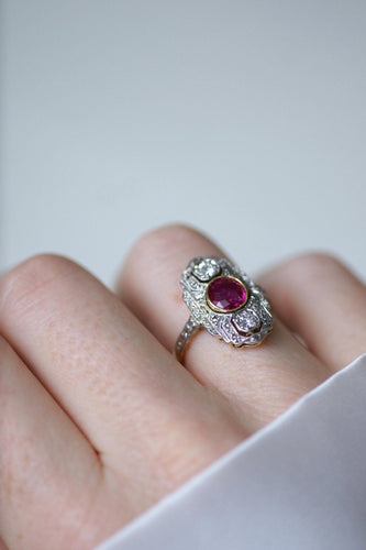 Bague 53 Art Déco - Bague marquise rubis birman et diamants 58 Facettes