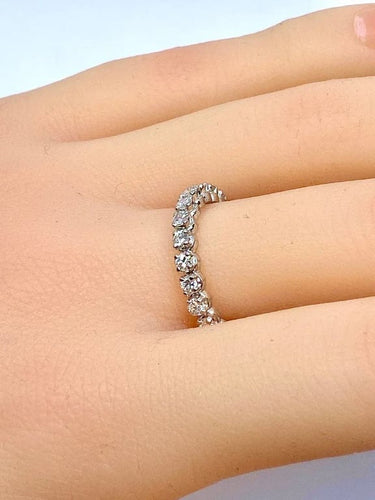 Bague 54 Alliance en platine sertie de 23 diamants taille brillant 58 Facettes AB393
