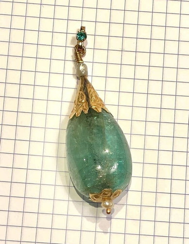 Pendentif Pendentif en or jaune 18 carats à émeraudes et perles 58 Facettes AB479