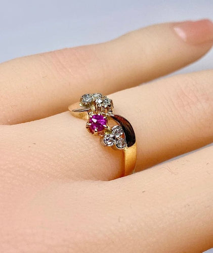 Bague 49 Bague en or jaune 18 carats avec diamants et rubis, époque 1900 58 Facettes AB490