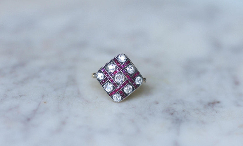 Bague 54.5 Bague ancienne damier en or jaune, diamants et rubis calibrés 58 Facettes