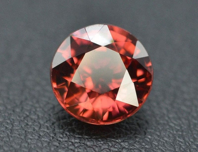 Gemstone Zircon rouge naturel 2,75 ct non chauffé 58 Facettes 281