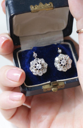 Boucles d'oreilles Boucles d'oreilles Marguerite en or rose et platine, diamants 3,00 cts 58 Facettes
