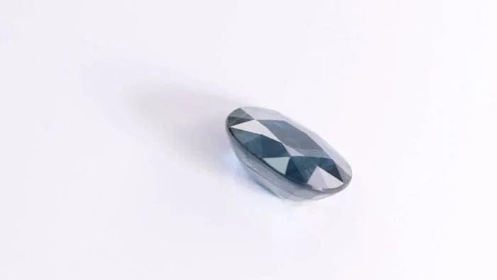 Gemstone Saphir bleu chauffé 3,67 ct avec certificat GCI 58 Facettes 270