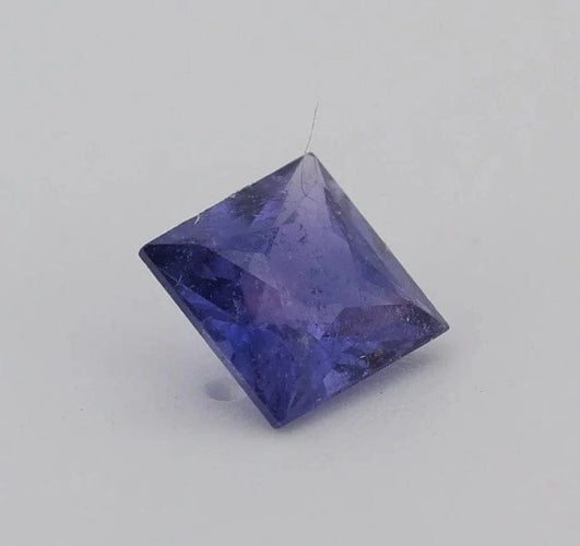 Gemstone Saphir violet naturel 0,52 ct taille carré 58 Facettes 159