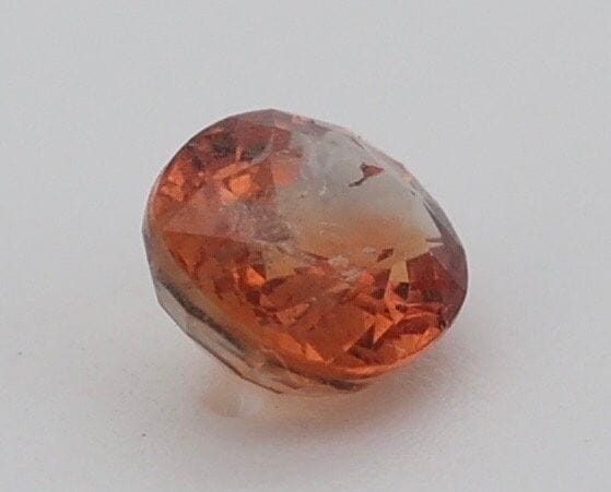 Gemstone Saphir padparadscha 0,46 ct avec certificat 58 Facettes 96