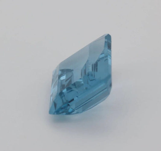 Gemstone Topaze bleue naturelle rectangulaire 8,60 ct 58 Facettes 86