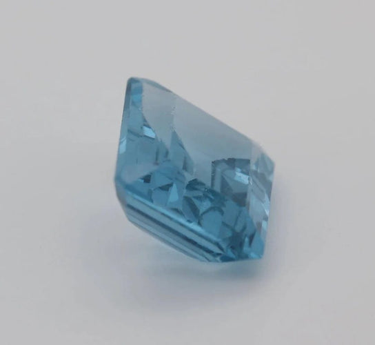 Gemstone Topaze bleue naturelle rectangulaire 8,60 ct 58 Facettes 86