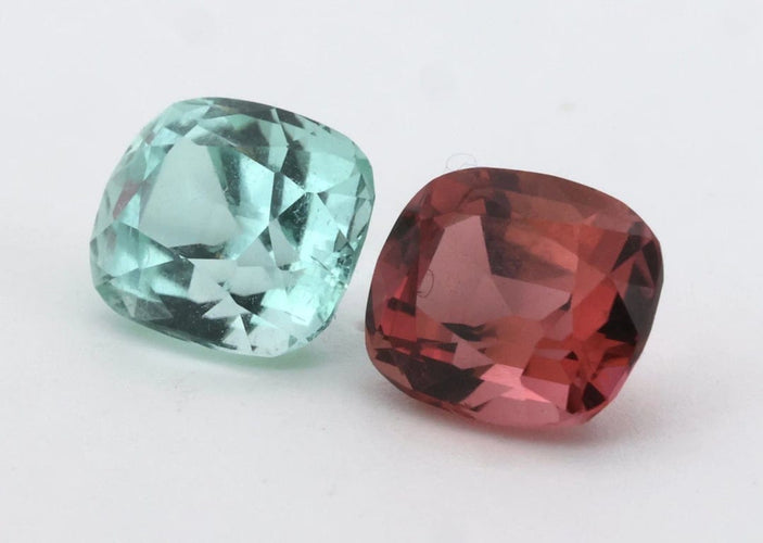 Gemstone Paire de tourmalines bleu lagon et rubellites 3,05 ct 58 Facettes 433
