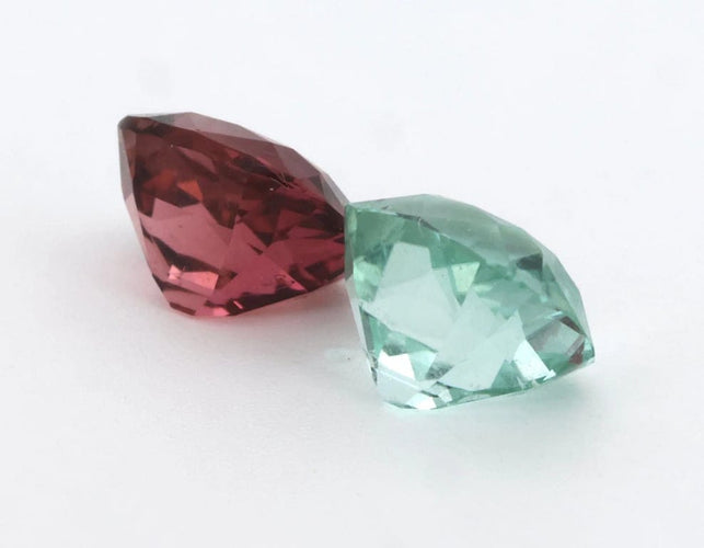 Gemstone Paire de tourmalines bleu lagon et rubellites 3,05 ct 58 Facettes 433