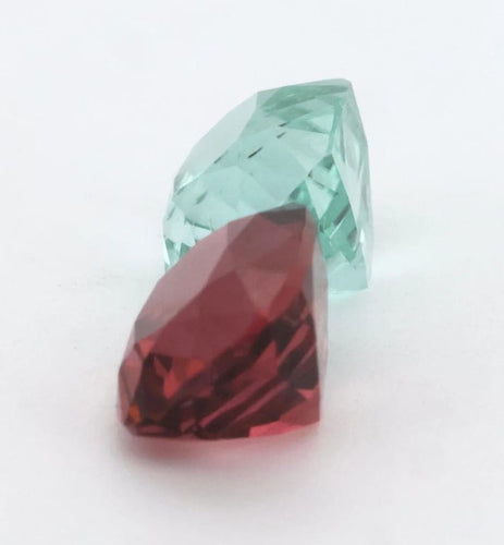 Gemstone Paire de tourmalines bleu lagon et rubellites 3,05 ct 58 Facettes 433