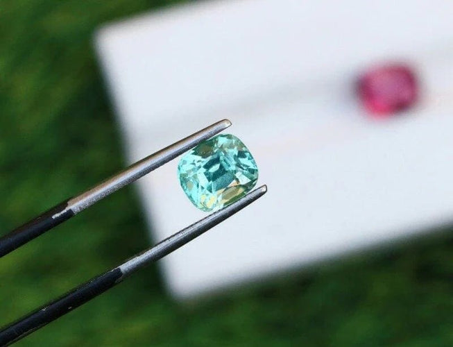 Gemstone Paire de tourmalines bleu lagon et rubellites 3,05 ct 58 Facettes 433