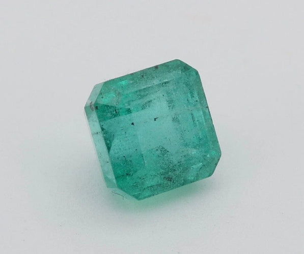 Gemstone Émeraude naturelle non huilée 1,39 ct avec certificat IGI 58 Facettes 472