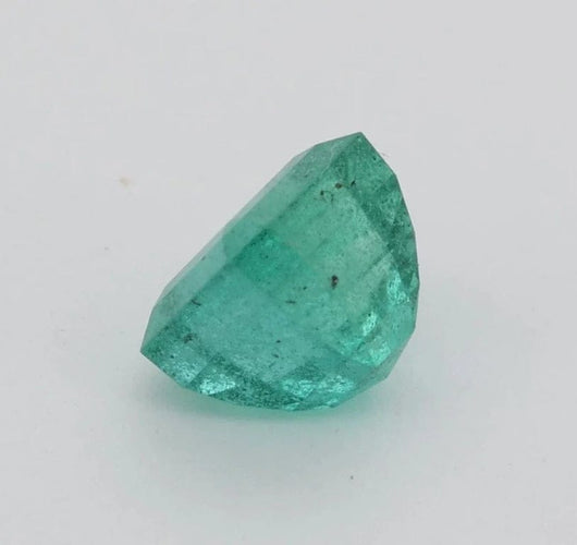 Gemstone Émeraude naturelle non huilée 1,39 ct avec certificat IGI 58 Facettes 472