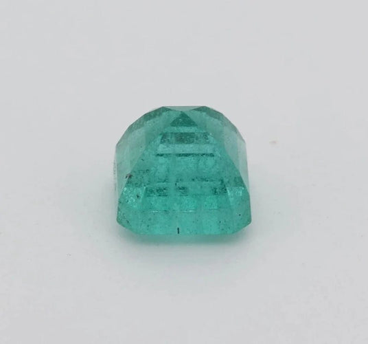 Gemstone Émeraude naturelle non huilée 1,39 ct avec certificat IGI 58 Facettes 472